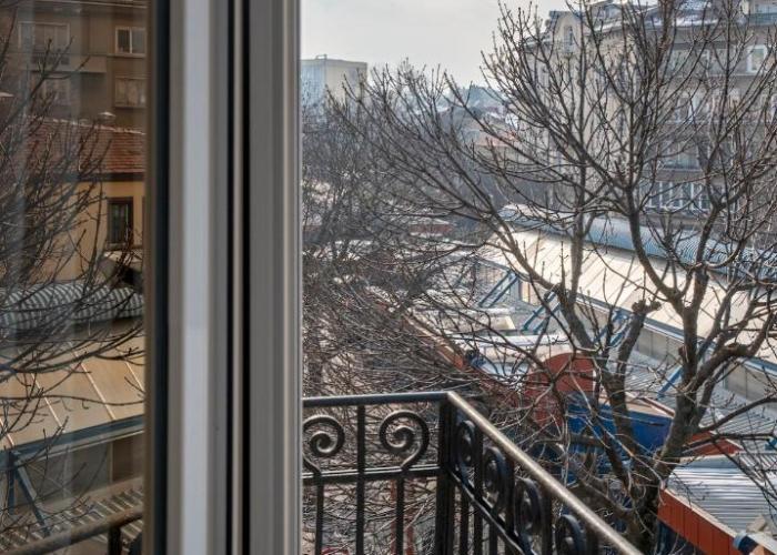 Landmark Luxe 2BR Apt with Parking