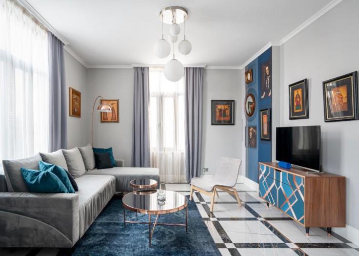 Landmark Luxe 2BR Apt with Parking