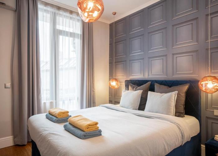 Landmark Luxe 2BR Apt with Parking