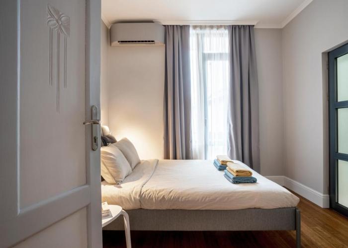 Landmark Luxe 2BR Apt with Parking