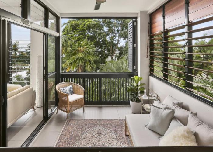 Ocean Horizons with Coral Sea Views