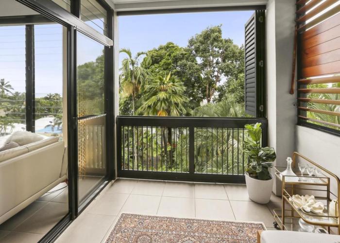 Ocean Horizons with Coral Sea Views