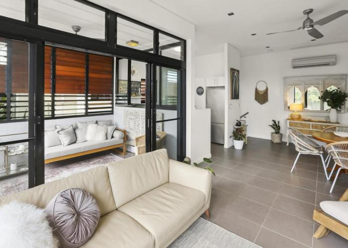 Ocean Horizons with Coral Sea Views