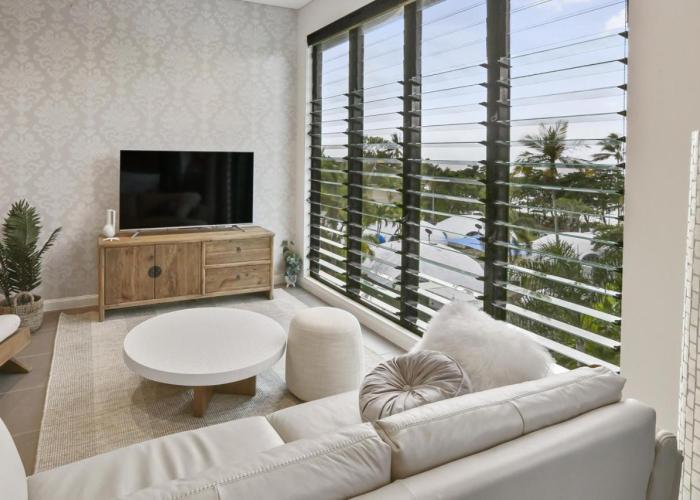 Ocean Horizons with Coral Sea Views
