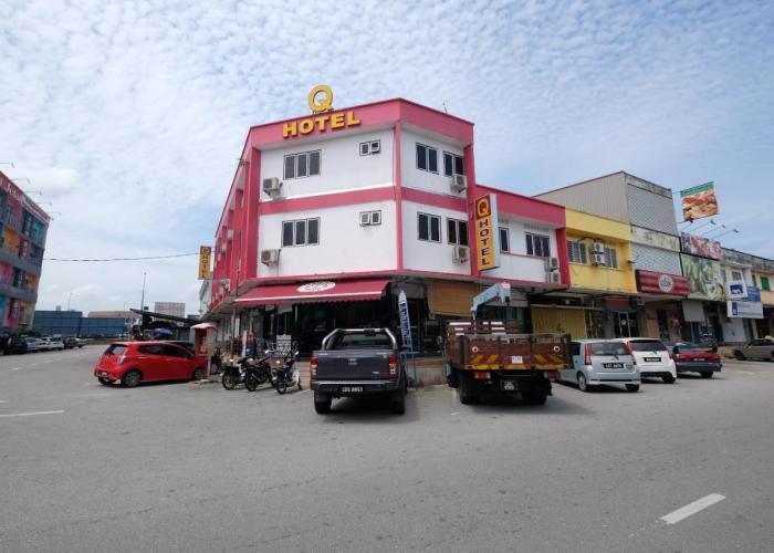 OYO 1104 Q Hotel