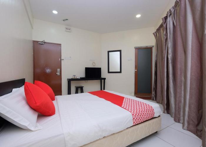 OYO 1104 Q Hotel