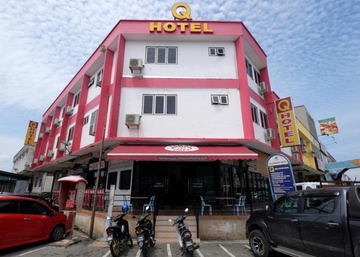 OYO 1104 Q Hotel