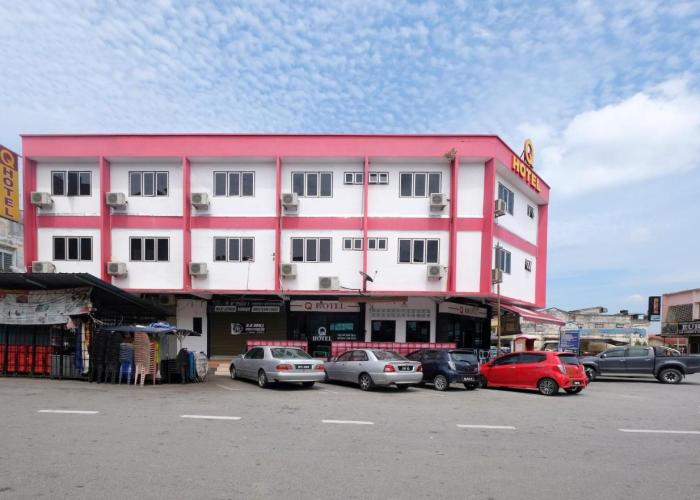 OYO 1104 Q Hotel