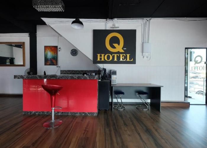OYO 1104 Q Hotel