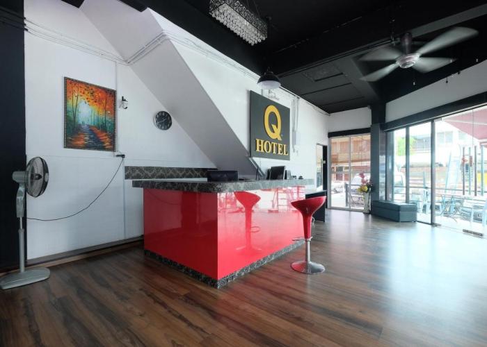 OYO 1104 Q Hotel