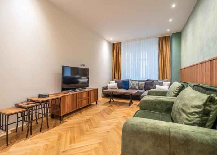 Elegant & Stylish 2-Bedroom Apartment
