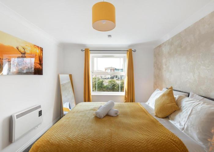 NEW-Deluxe Central Windsor Apartment with Free Parking, 4 mins to Windsor Castle and Legoland, 10 mins to Ascot and 12 mins to Heathrow London