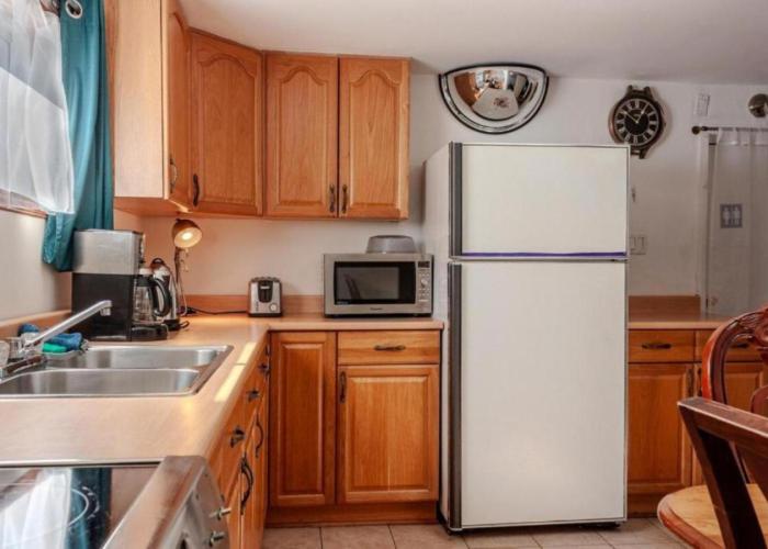 Independent Private Suite, Free Parking and High-Speed Wi-Fi