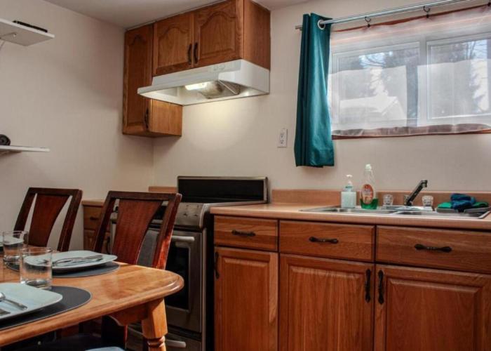 Independent Private Suite, Free Parking and High-Speed Wi-Fi
