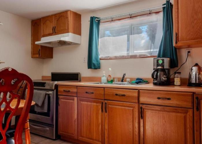 Independent Private Suite, Free Parking and High-Speed Wi-Fi