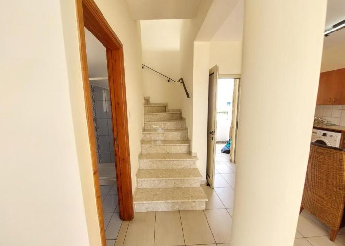 2 Bdr Home - walk to beach!