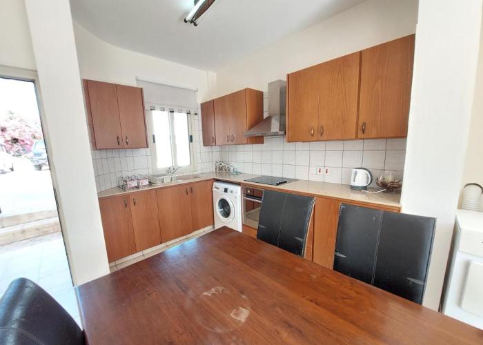 2 Bdr Home - walk to beach!