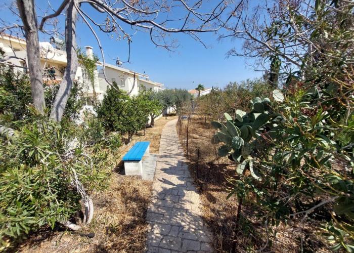 2 Bdr Home - walk to beach!