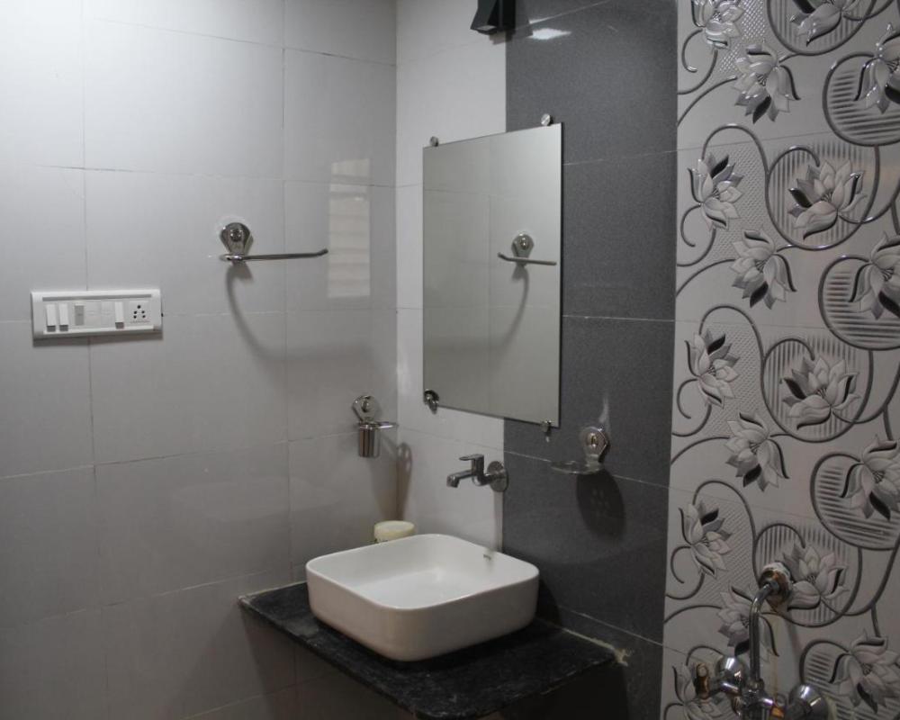 фото Hotel Skylark