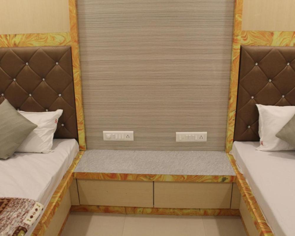 фото Hotel Skylark