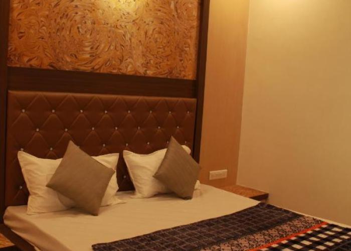 Hotel Skylark