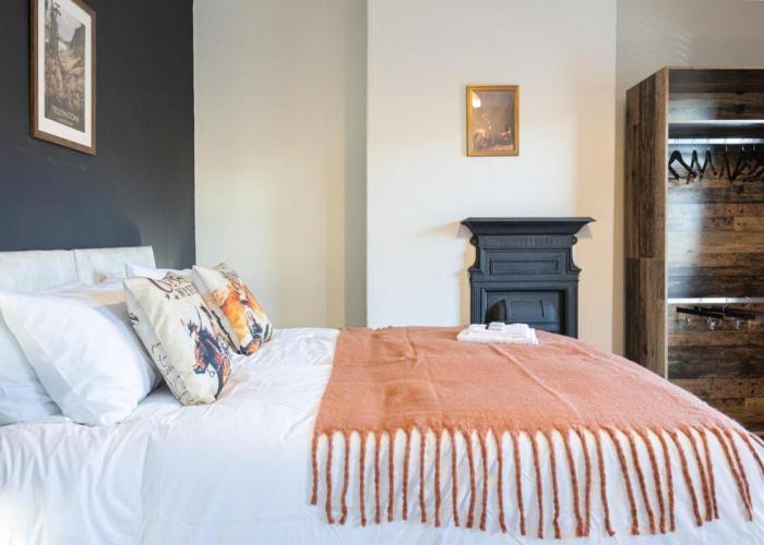 Western House - Central Warrington - Sleeps 5