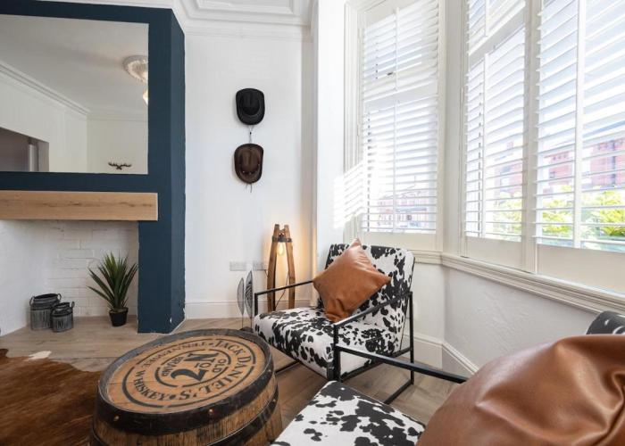 Western House - Central Warrington - Sleeps 5