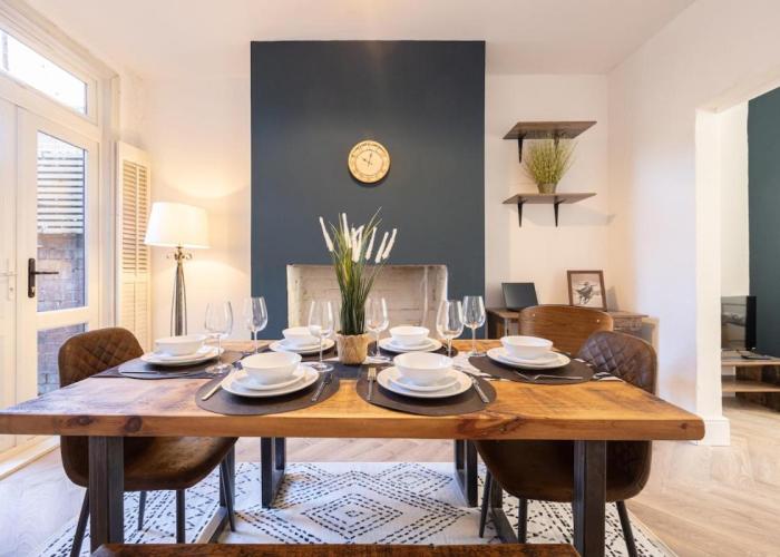 Western House - Central Warrington - Sleeps 5