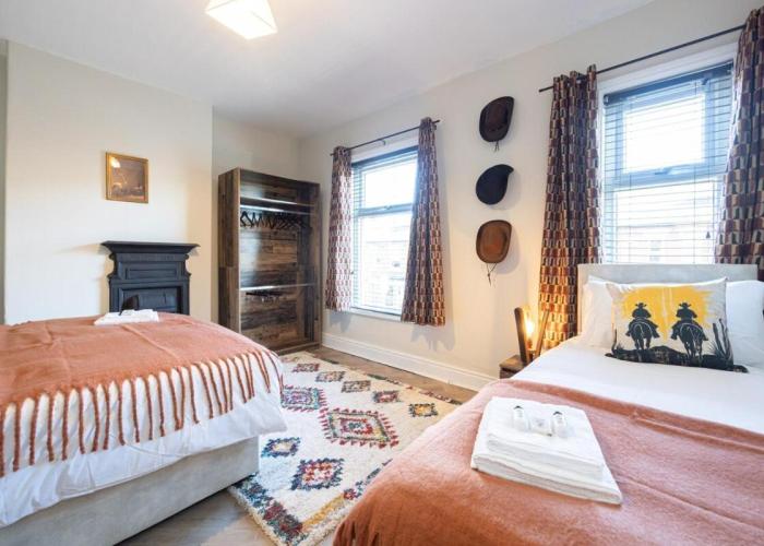 Western House - Central Warrington - Sleeps 5