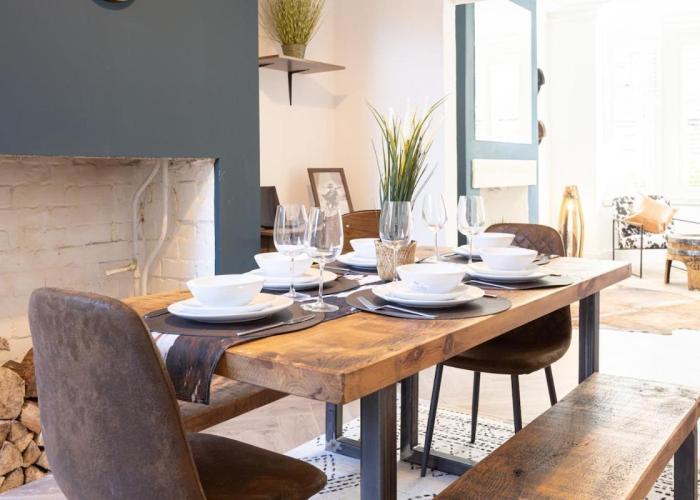 Western House - Central Warrington - Sleeps 5