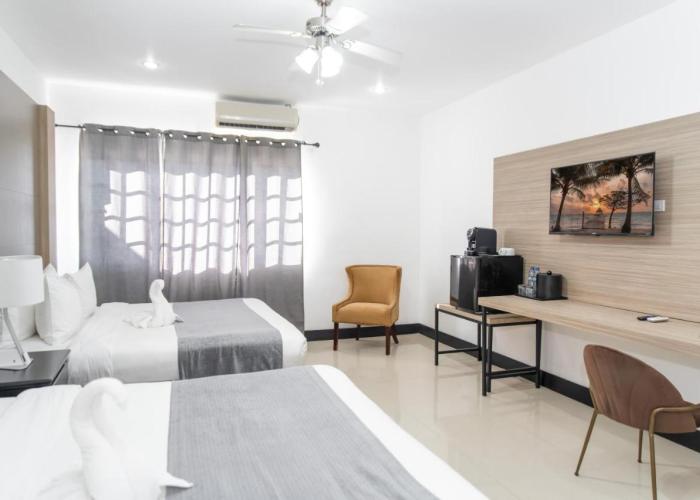Pickwick Park View Hotel