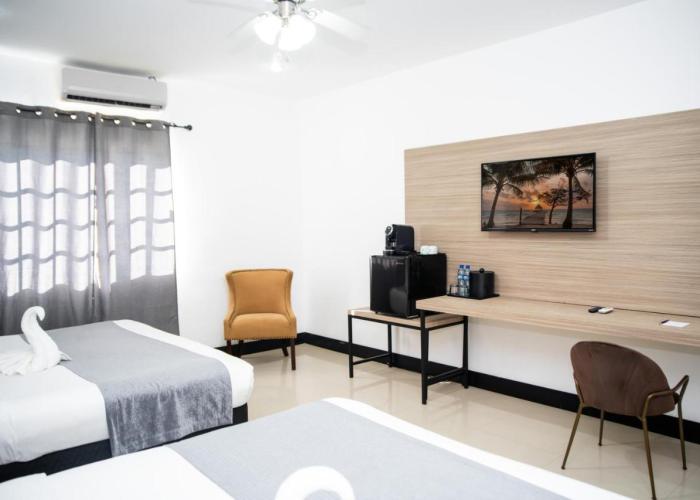 Pickwick Park View Hotel