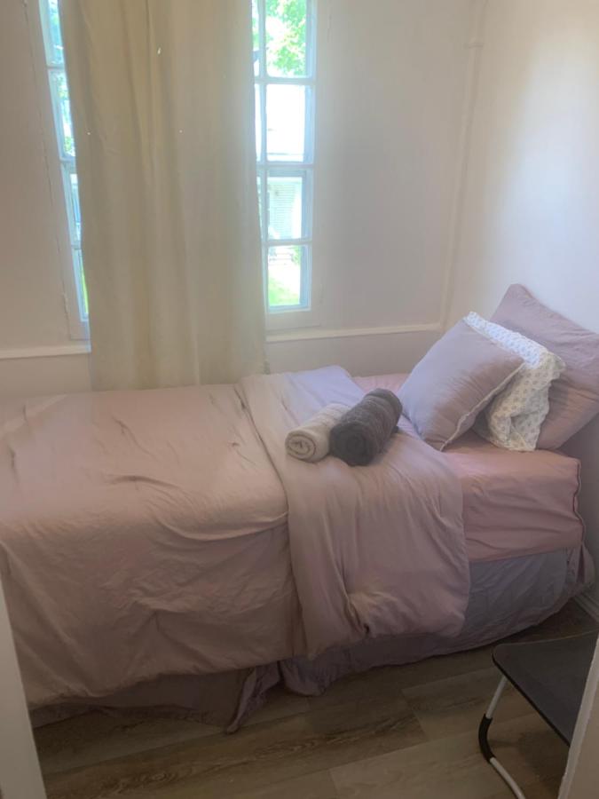 фото Room downtown 3minute walk Uottawa train station