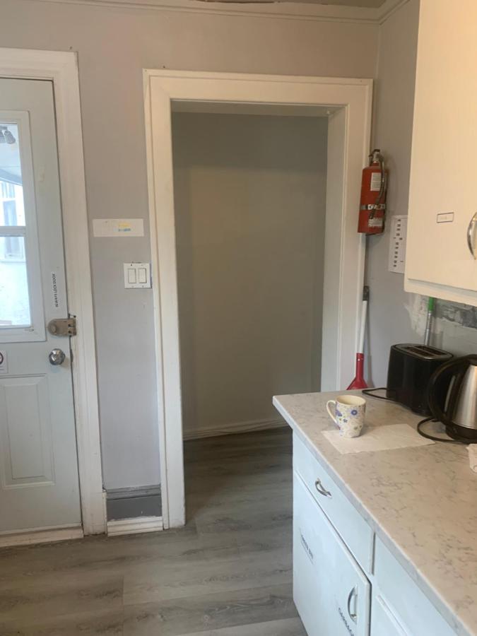 фото Room downtown 3minute walk Uottawa train station