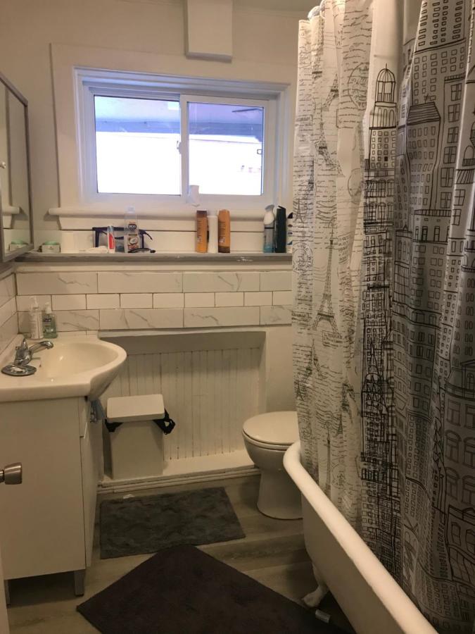 фото Room downtown 3minute walk Uottawa train station