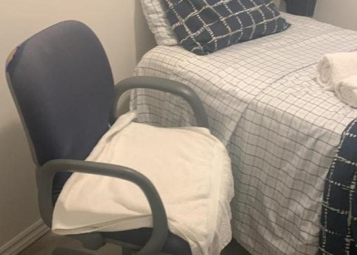 Room downtown 3minute walk Uottawa train station