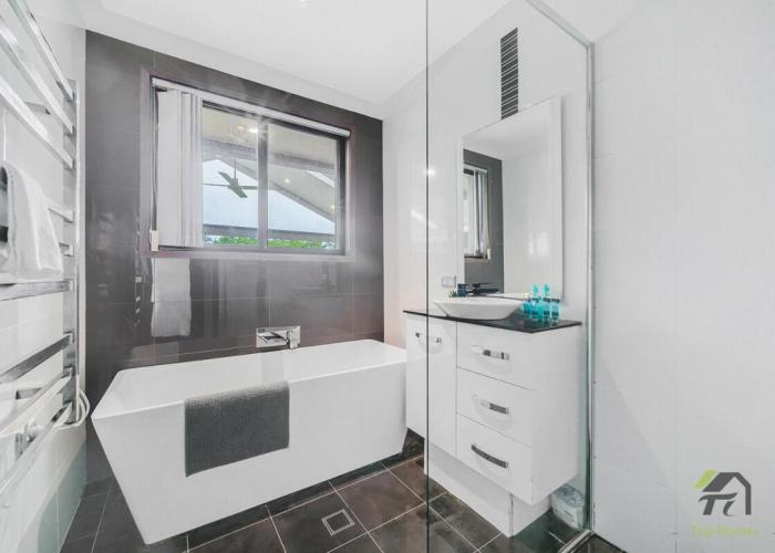 Located in Cranebrook, 3 bedrooms, relaxing home