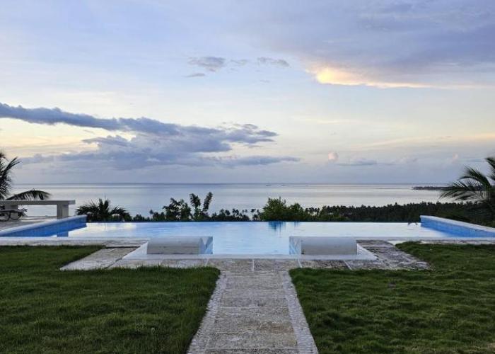 Villa with Stunning Ocean View