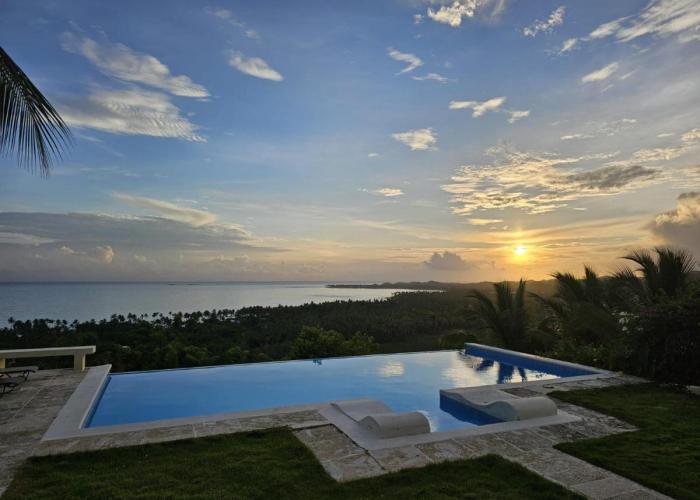 Villa with Stunning Ocean View