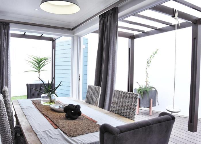 4on Pebbles Holiday Home