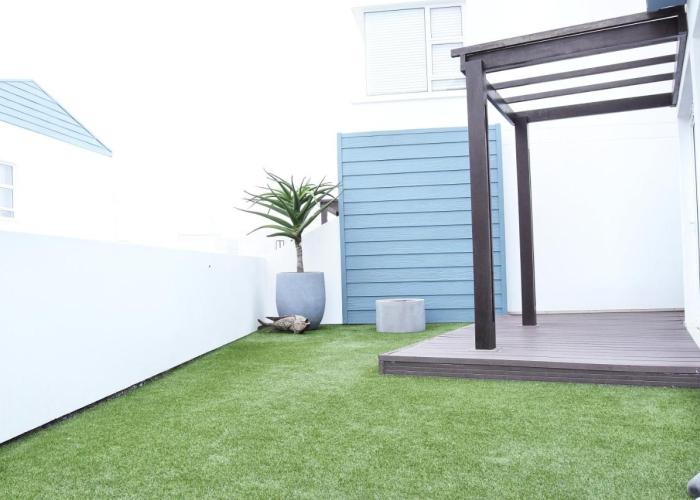 4on Pebbles Holiday Home