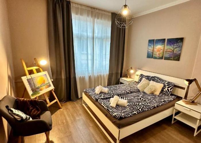Superb 2 Bedroom Top Central Apartment