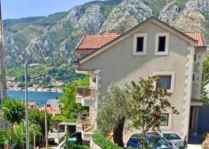 Spacious two bedroom apartment with free parking