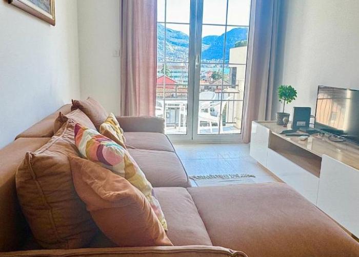 Spacious two bedroom apartment with free parking