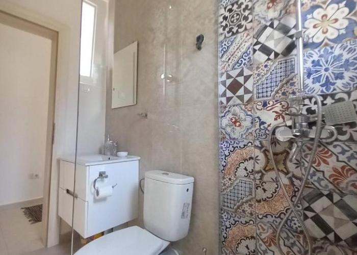 Spacious two bedroom apartment with free parking
