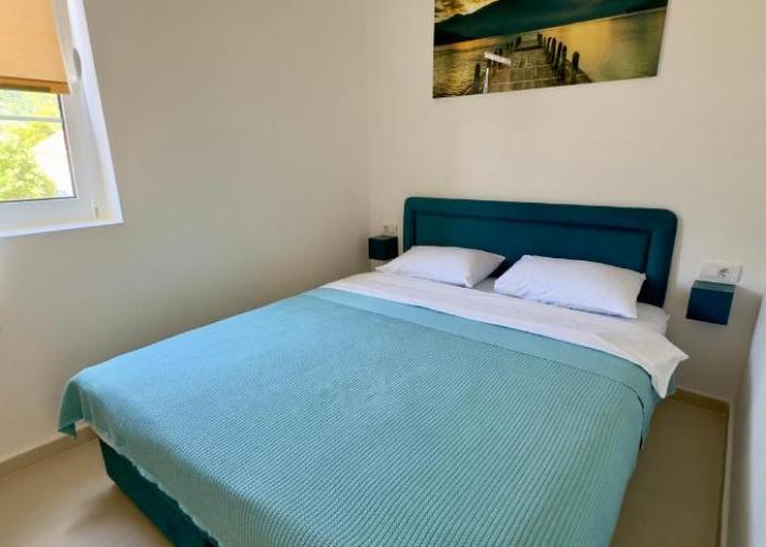 Spacious two bedroom apartment with free parking
