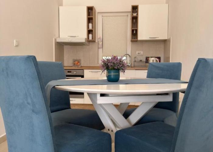 Spacious two bedroom apartment with free parking
