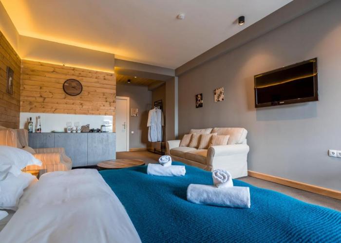 Aurora Peak Luxury Suites