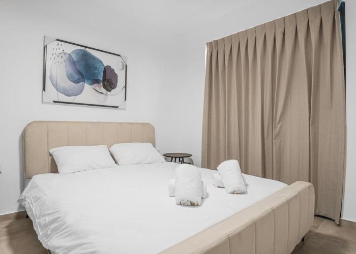 J&G Suites