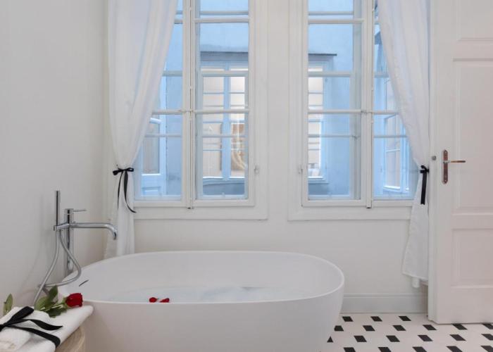 Jonathan Luxury Apartment Trieste Station